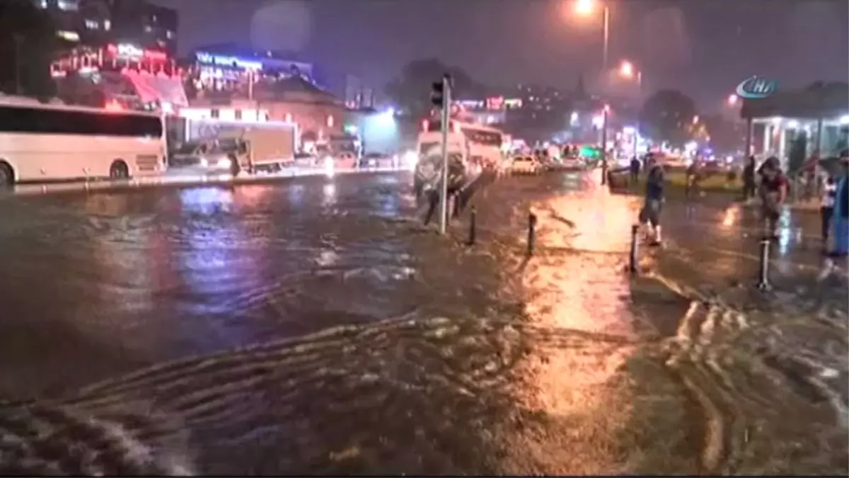 Üsküdar Meydanı Göle Döndü