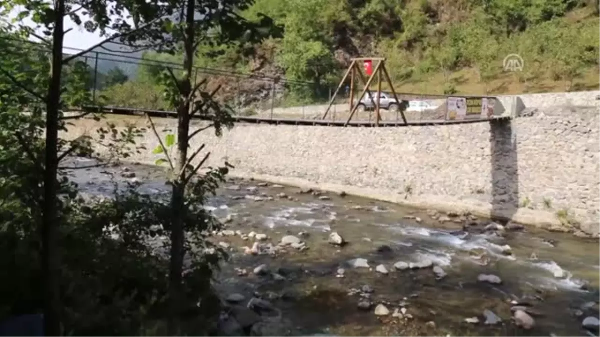 Yolu Uzun Bulunca Asma Köprü Kurdular