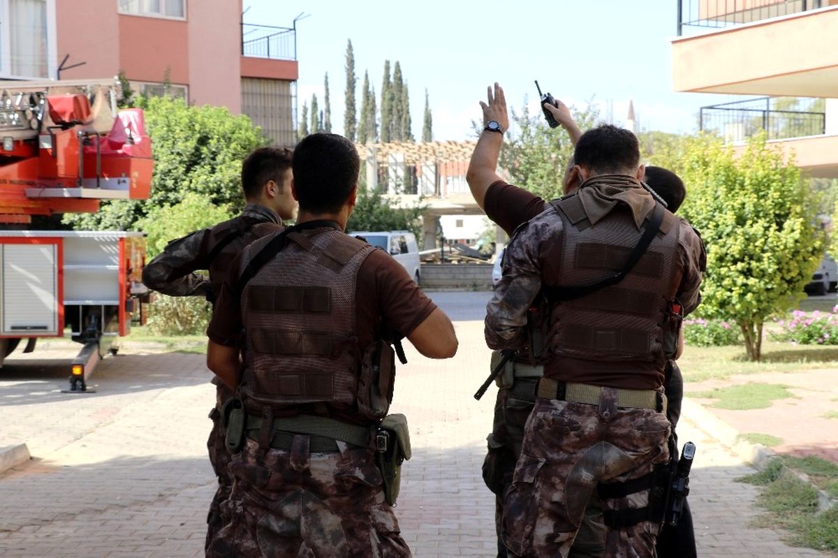 Antalya\'da Öfkeli Koca Polisi Alarma Geçirdi