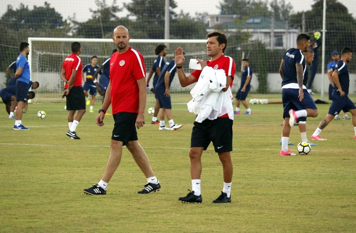 Antalyaspor\'da Leonardo, İlk Kez Takımı Çalıştırdı
