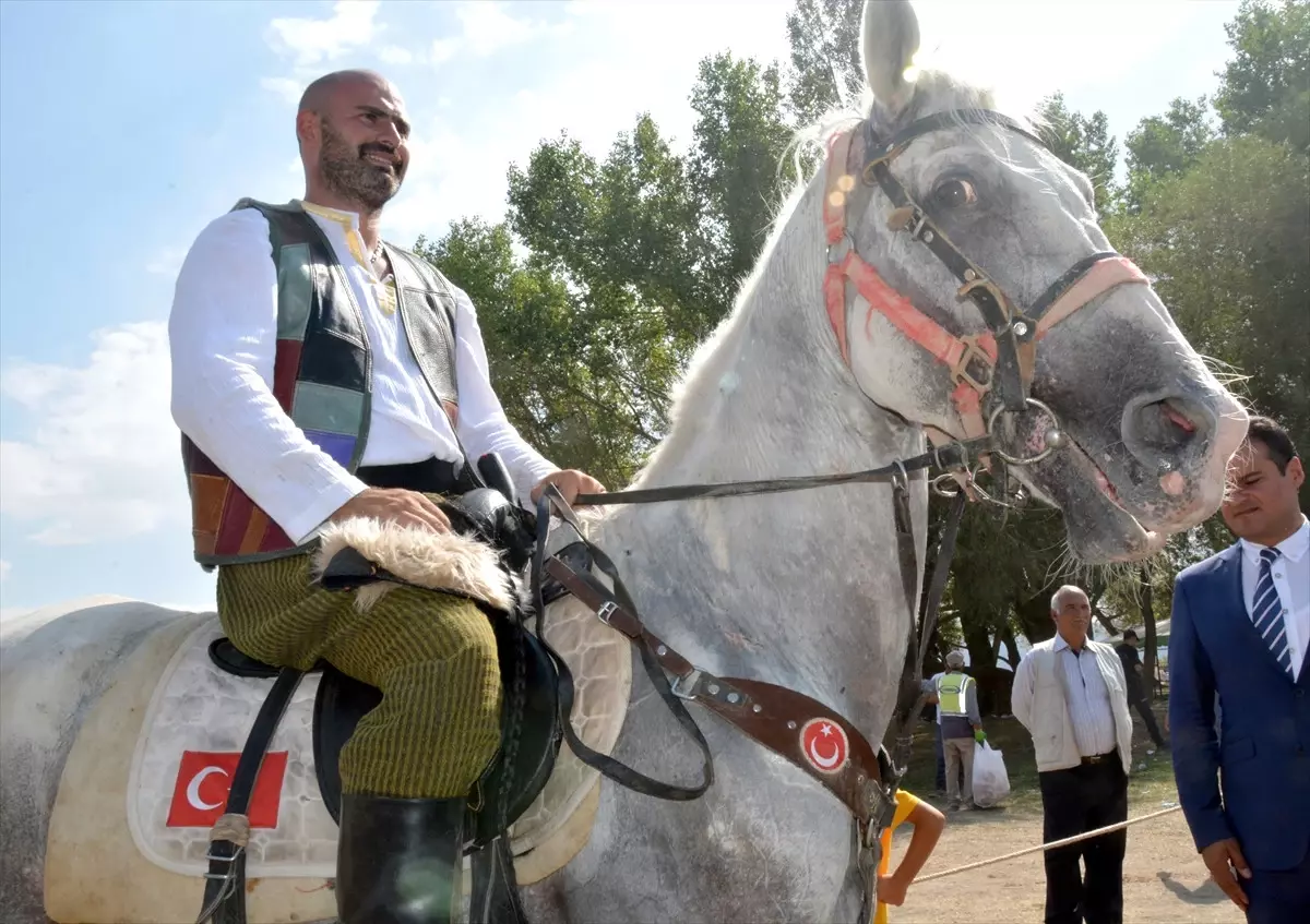 Atlara Fısıldayan Adam"In Ödülü Sevgi