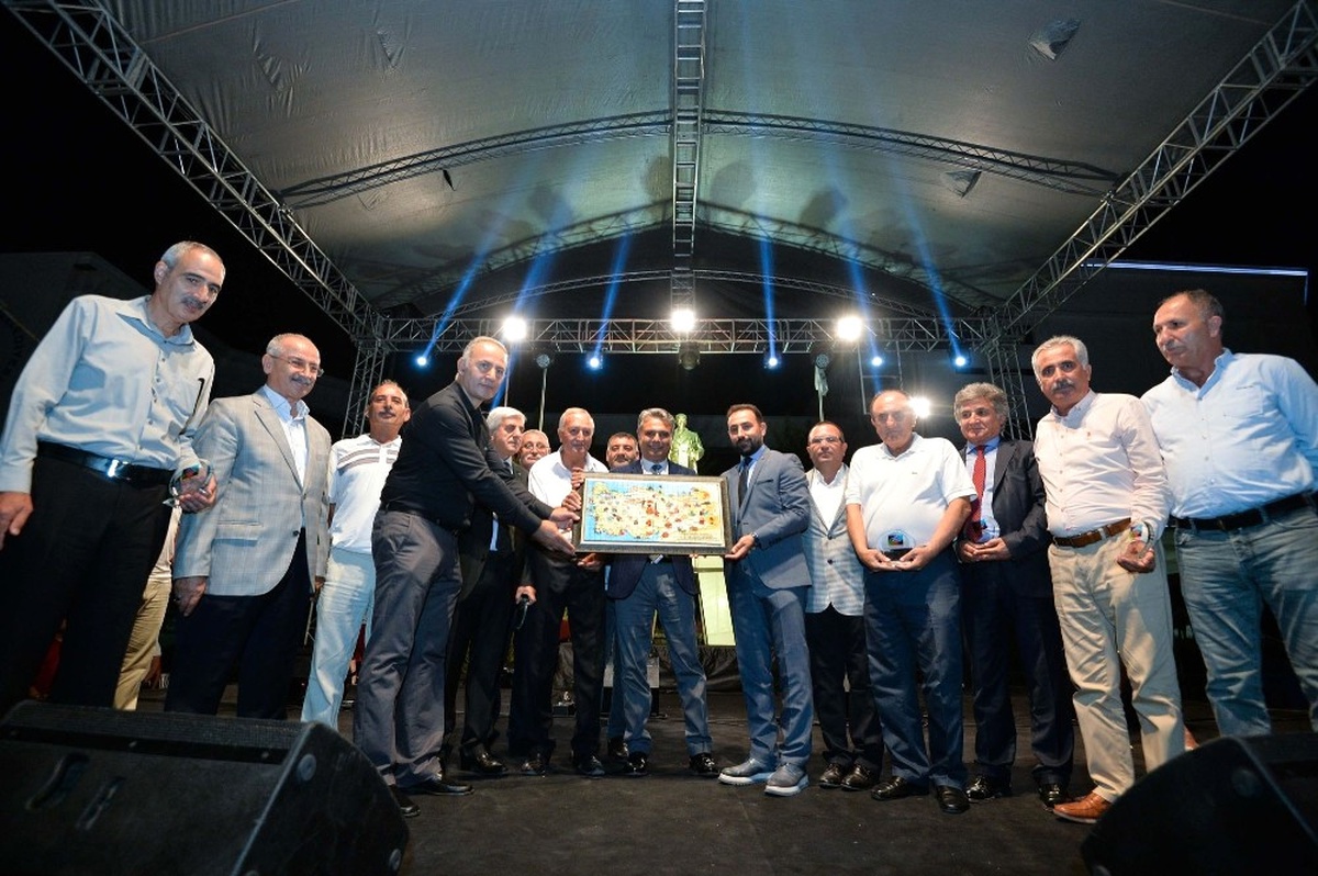 Başkan Uysal, Yöreler Renkler Festivali\'nde