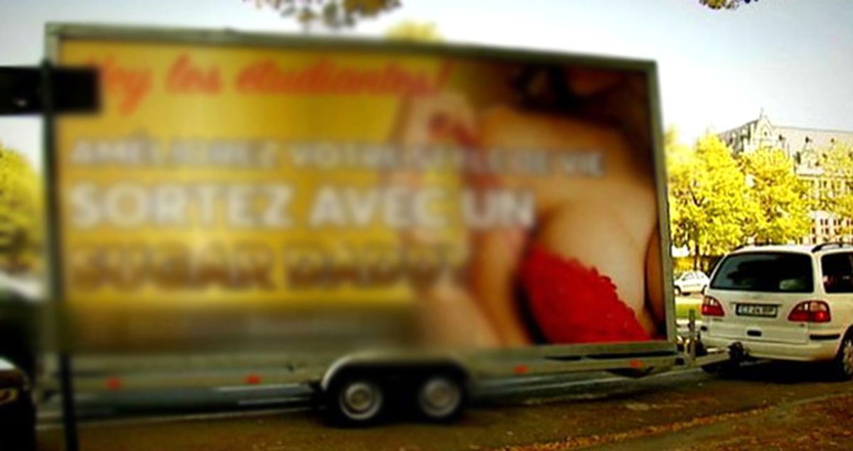 Brüksel\'de Üniversitelerin Karşısındaki Rezalet Reklam Kaldırıldı