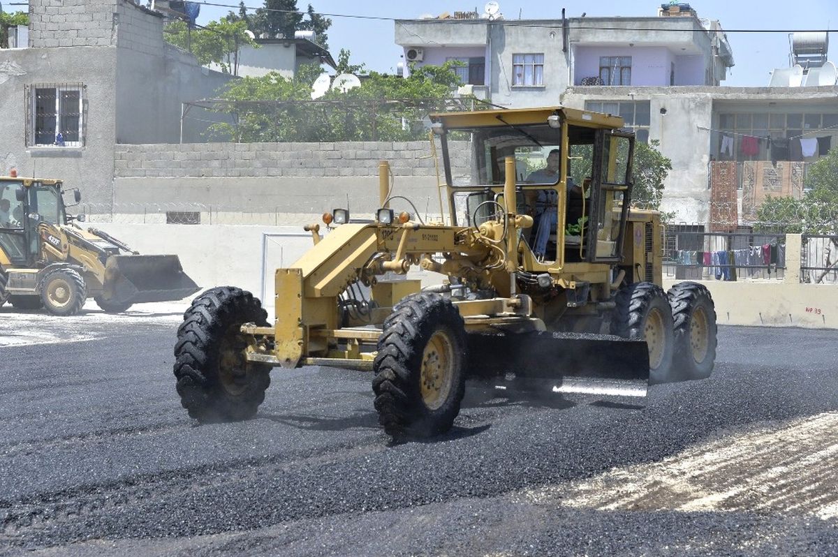 Büyükşehir Belediyesi, Yol Yapım Çalışmalarını Sürdürüyor