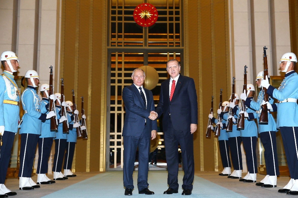 Cumhurbaşkanı Erdoğan, Putin\'i Resmi Törenle Karşıladı