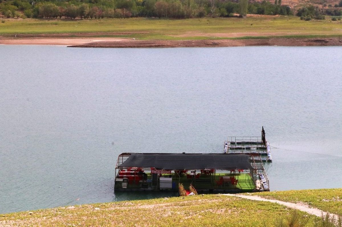 Denizi Olmayan Malatya\'da Yüzen Restoran