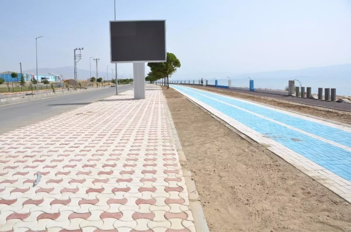 Erciş Sahil Yolu Vitrin Projesinde Çalışmalar Tüm Hızıyla Devam Ediyor