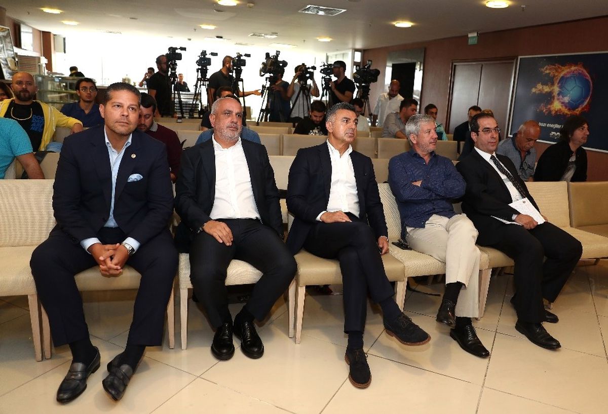 Fenerbahçe\'de Neto ve Janssen İmza Attı