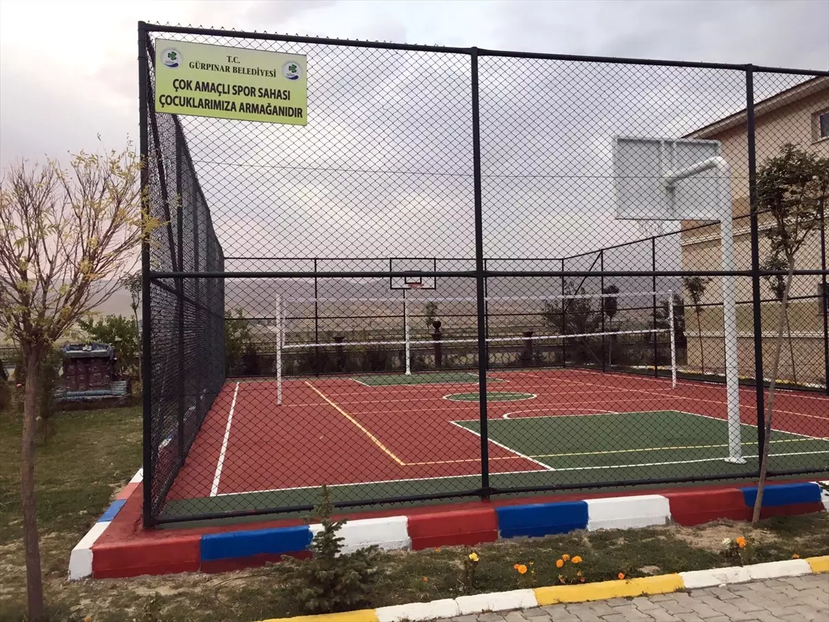 Gürpınar Belediyesinden Okullara Çok Amaçlı Spor Sahası
