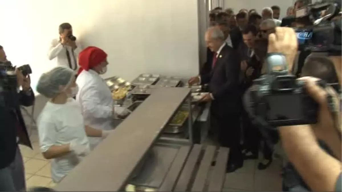 Kılıçdaroğlu İşçilerle Yemek Yedi