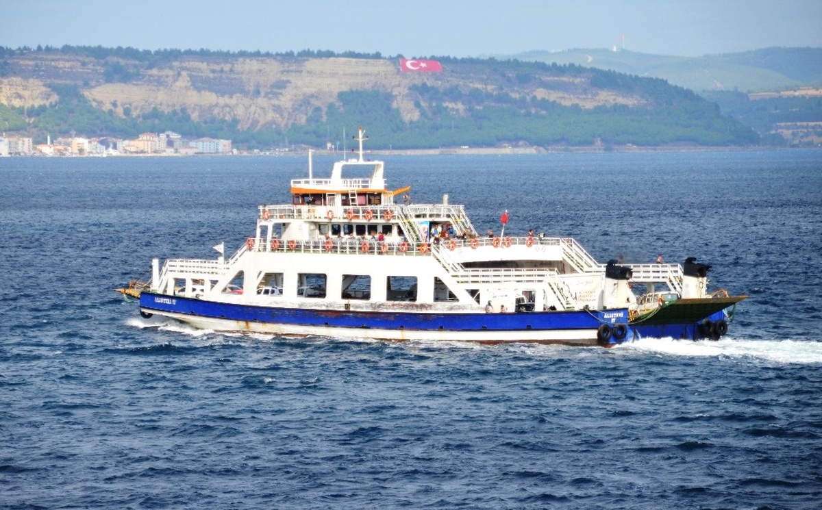 Kuzey Ege\'de Fırtına Deniz Ulaşımını Aksatıyor