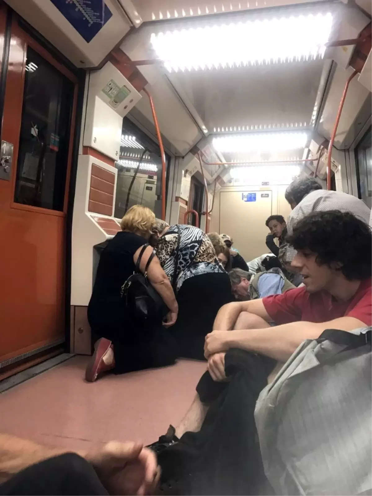 Madrid Metrosunda Silah Sesleri