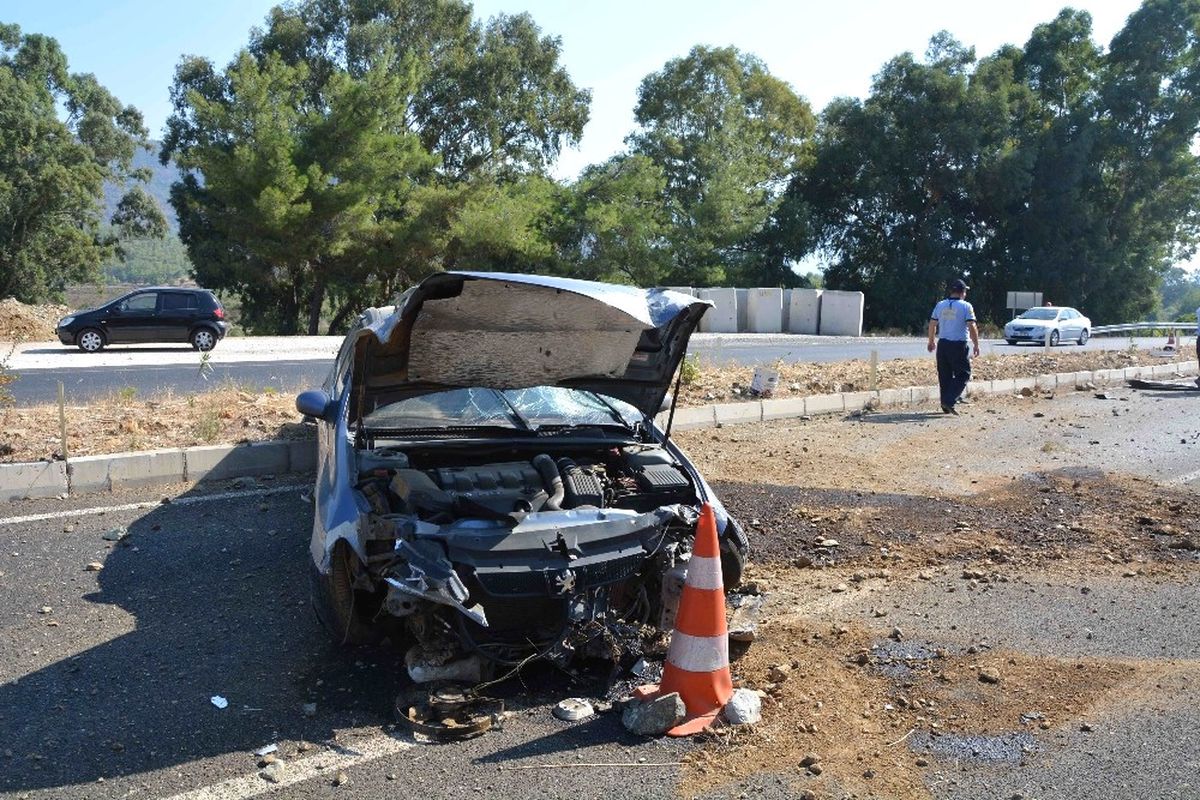 Muğla\'da Trafik Kontrolü Yapan Polise Otomobil Çarptı
