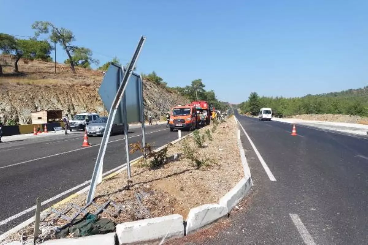 Muğla\'da Yol Kontrol Noktasında Kaza: 1\'i Polis, 2 Yaralı