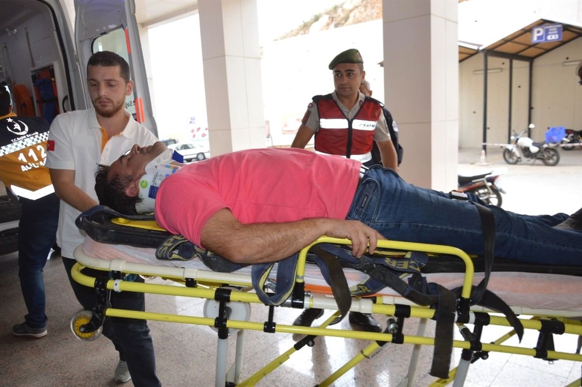 Otomobili Biçen Tır Devrildi: 1 Ölü, 1 Yaralı