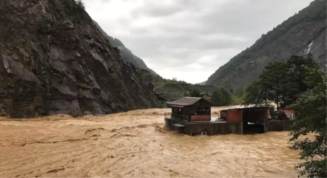 Rize\'de Sel Felaketi: 1 Ölü, 1 Yaralı