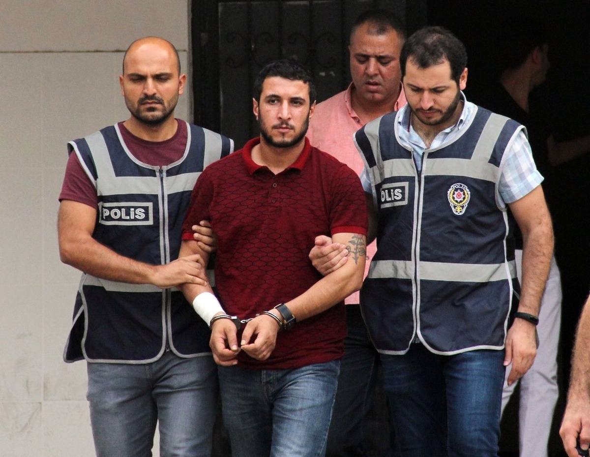 Sahte Kimlikli Cezaevi Firarisi Polisten Kaçamadı