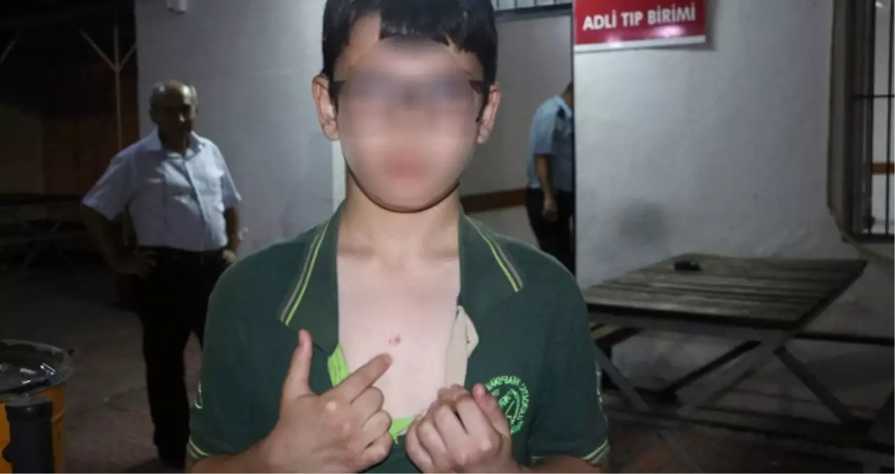 Servis Skandalları Bitmiyor! Şimdi de Adana\'da 10 Yaşındaki Çocuğu Dövdüler