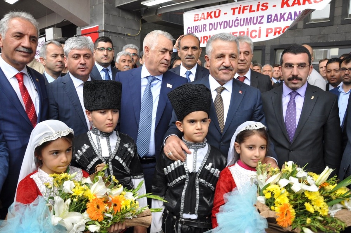Tiflis\'ten Gelen İlk Btk Hattı Treni Kars\'ta Coşkuyla Karşılandı