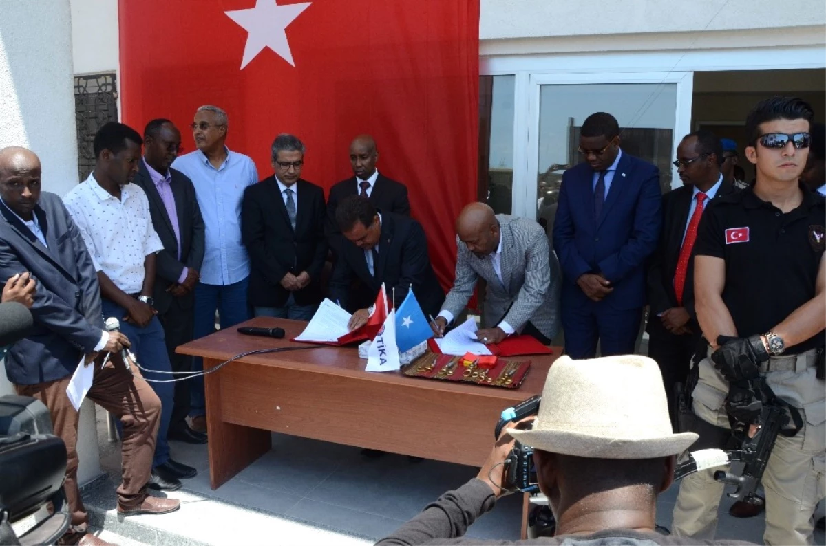 Tika\'nın Somali\'de Yaptığı Sivil Havacılık Uygulamalı Eğitim Merkezi Hizmete Açıldı