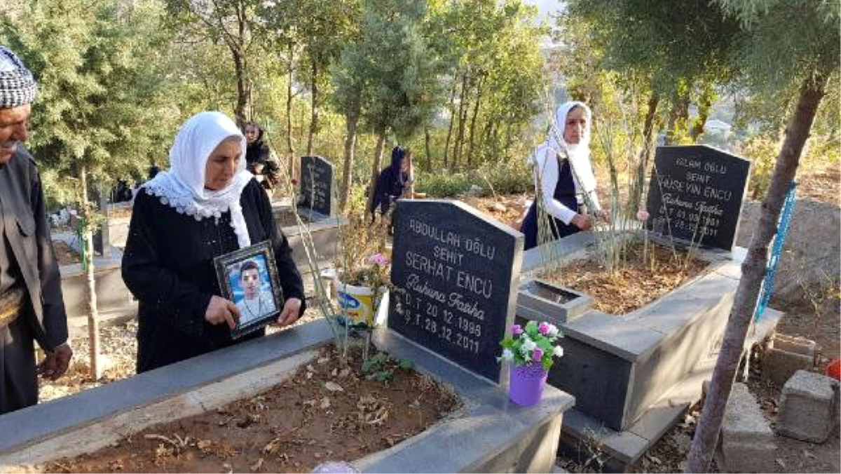 Uludere\'de Ailelerin Mezarlık Ziyareti 300 Haftadır Sürüyor