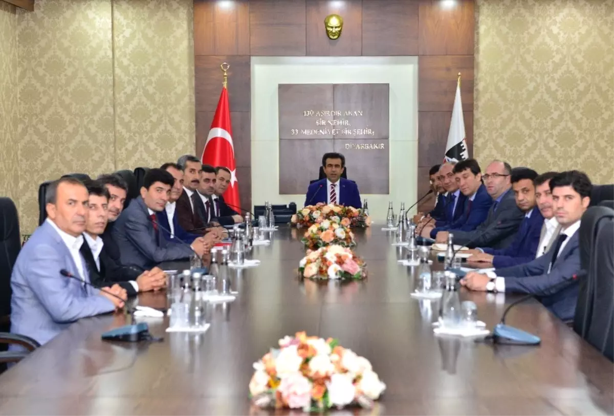 Vali Güzeloğlu, Tiosb Müteşebbis Heyeti ve Yönetim Kurulu Toplantısına Başkanlık Yaptı
