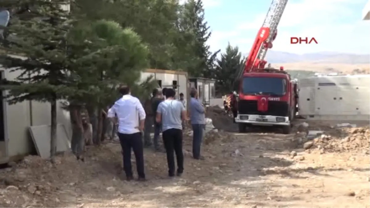 Adıyaman Otel İnşaatında Yangın 7 İşçi Dumandan Etkilendi