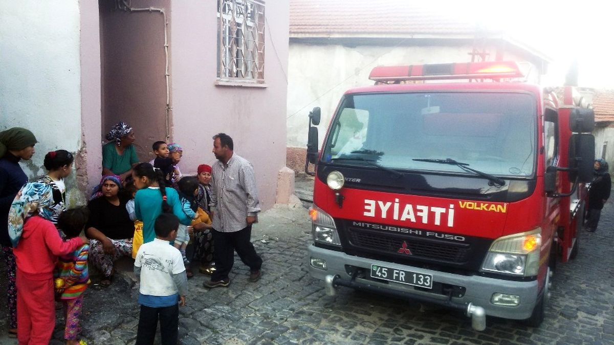 Anne ve Çocukları Alevlerden Son Anda Kurtuldu