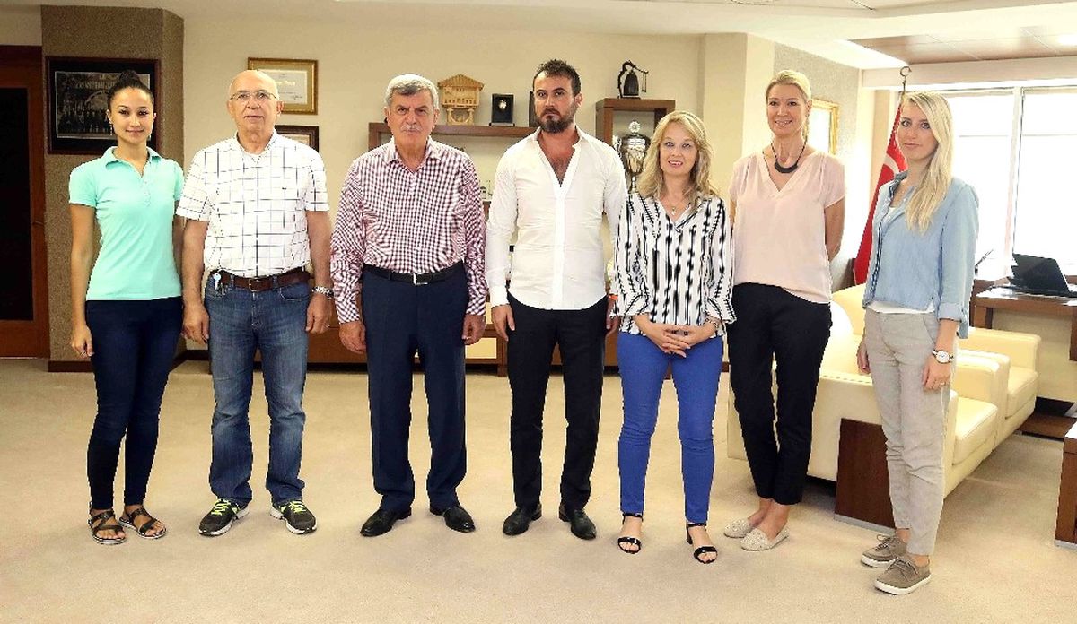 Başkan Karaosmanoğlu Ziyaretçilerini Ağırladı