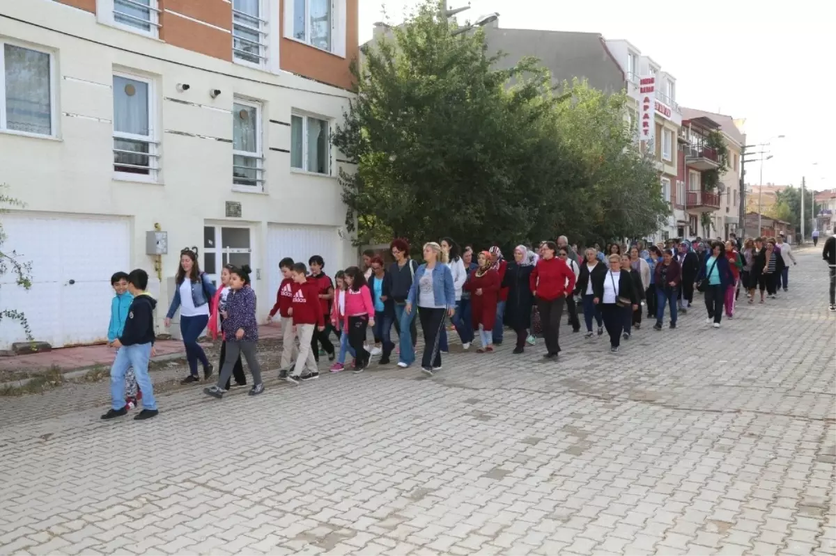 Başkan Kurt, Asfalt Çalışmasının Ardından Vatandaşlarla Yemek Yedi