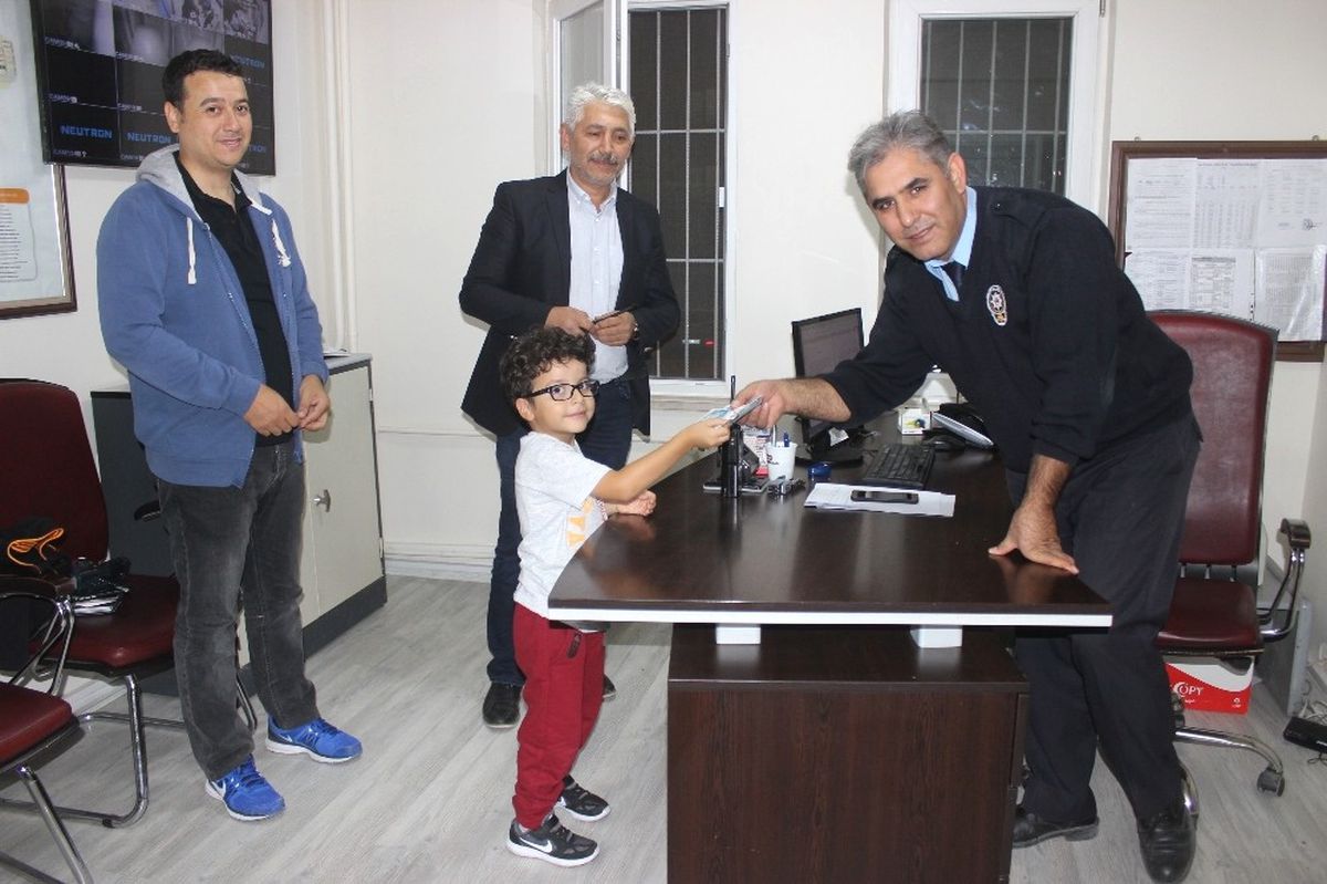 Bulduğu Parayı Polise Teslim Etti