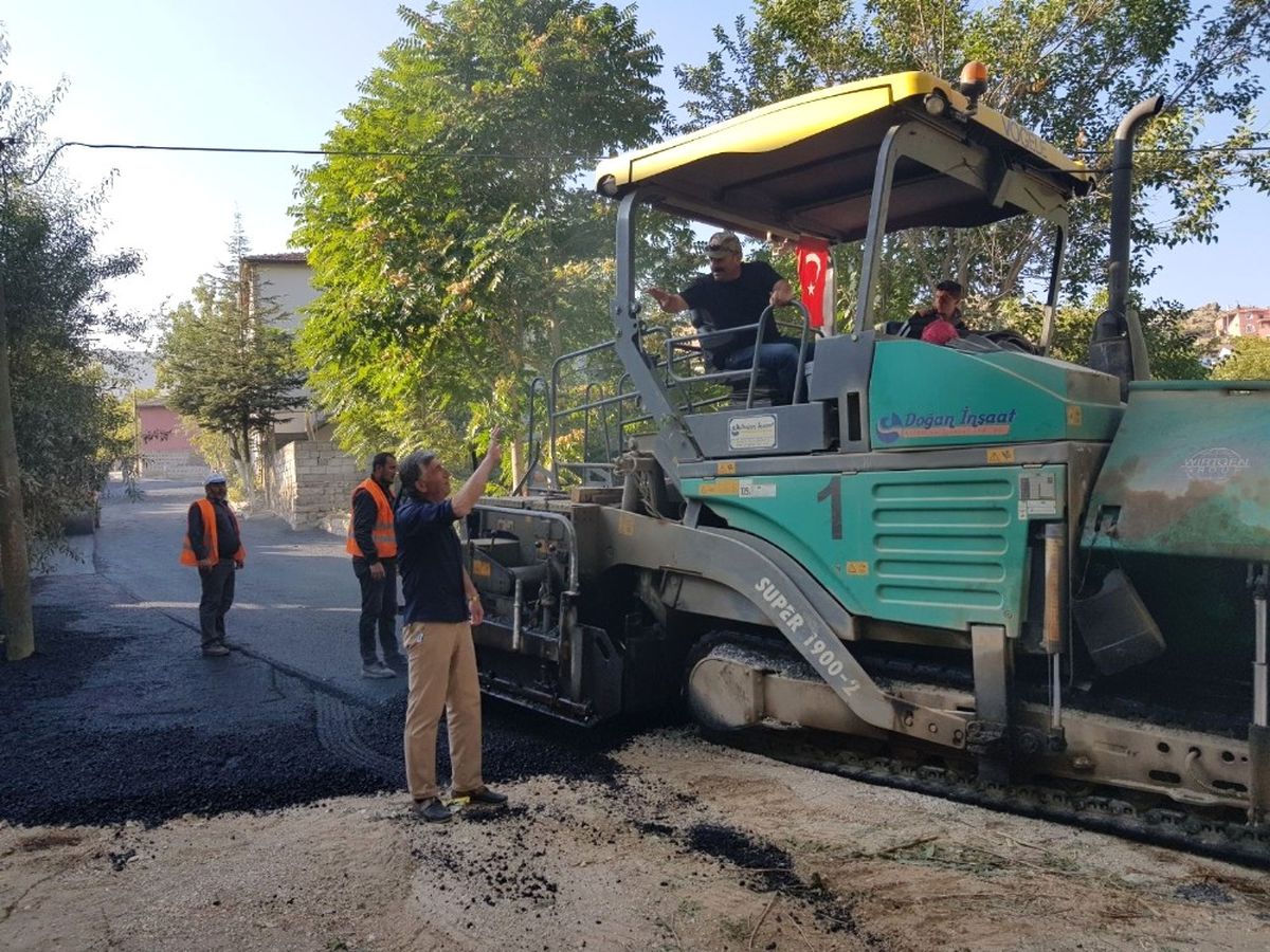 Develi Belediyesi Sıcak Asfalt Çalışmalarına Devam Ediyor