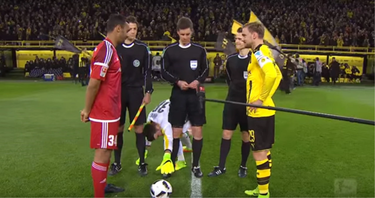 Dortmund Kalecisi Bürki\'nin İlginç Totemi Maçtan Önce Topa Dokunmak