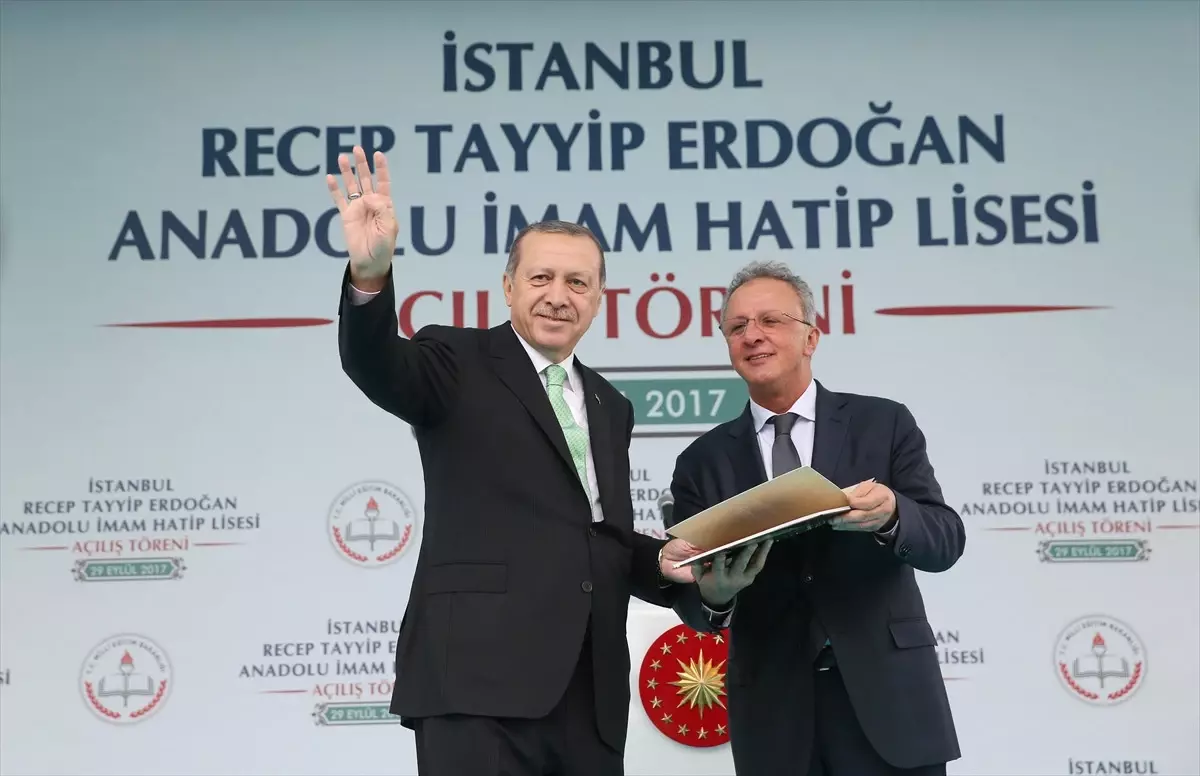 Erdoğan, "Küstüm" Dediği İş Adamıyla Yıllar Sonra İmam Hatip Açılışında Bir Araya Geldi