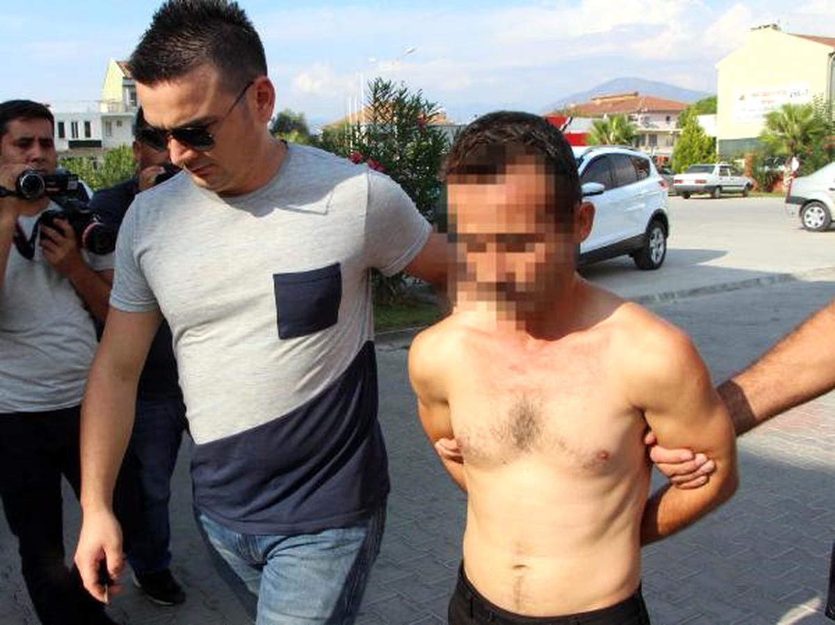 Evinin Önünde Eşiyle Konuşan Adamı Öldürdü
