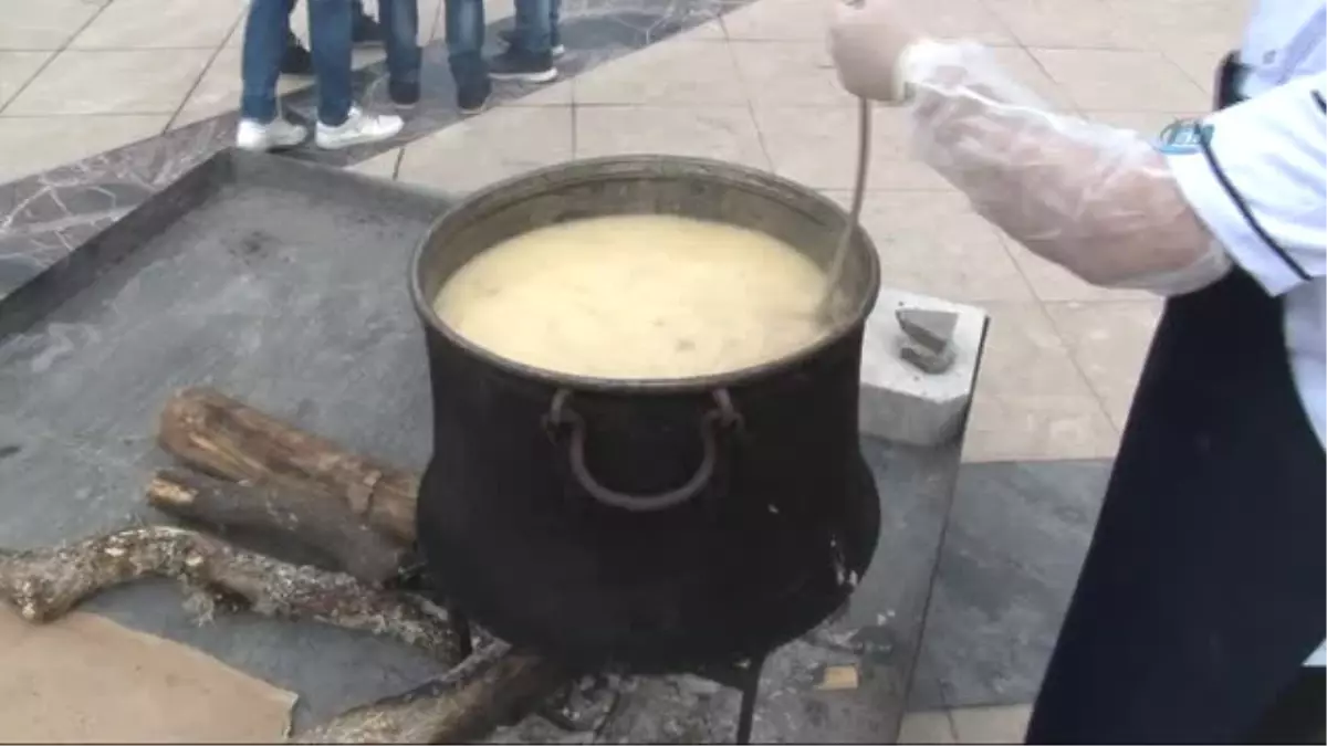 Öğrenciler Kampüste Bir Kazan Aşure Kaynattı