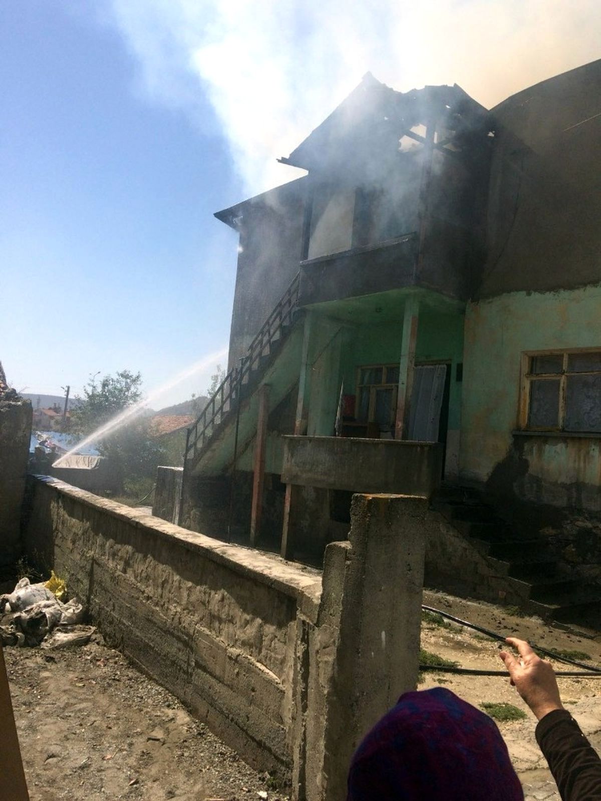 Öldürdüğü Kadının Kaynanasını da Yaralayarak Evi Ateşe Verdi