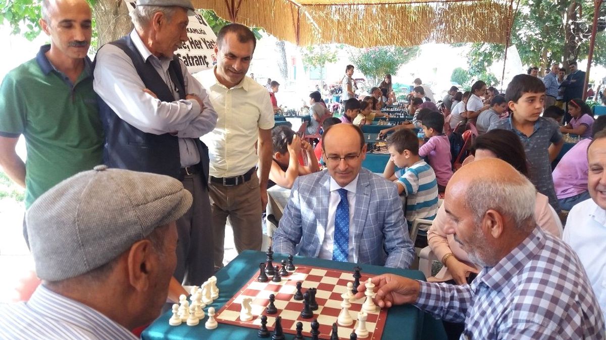 Satranç Turnuvası Yoğun İlgi Gördü