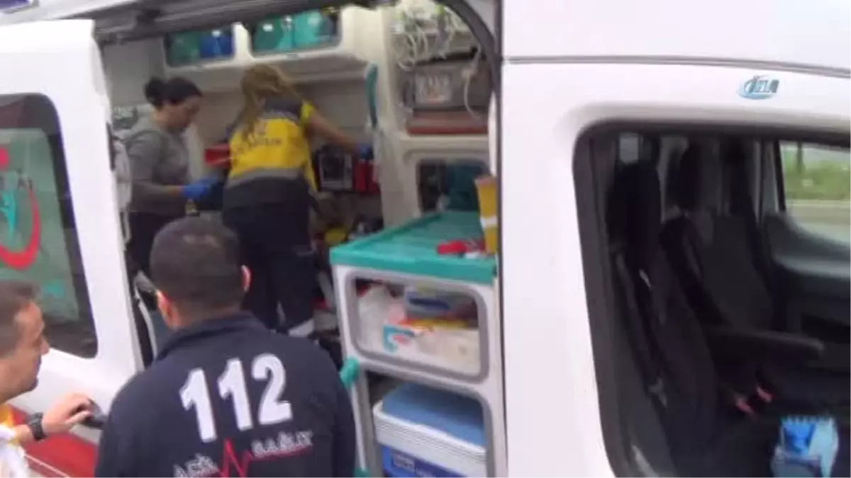 Takla Atan Otomobil Karşı Şeride Geçti; 2 Yaralı