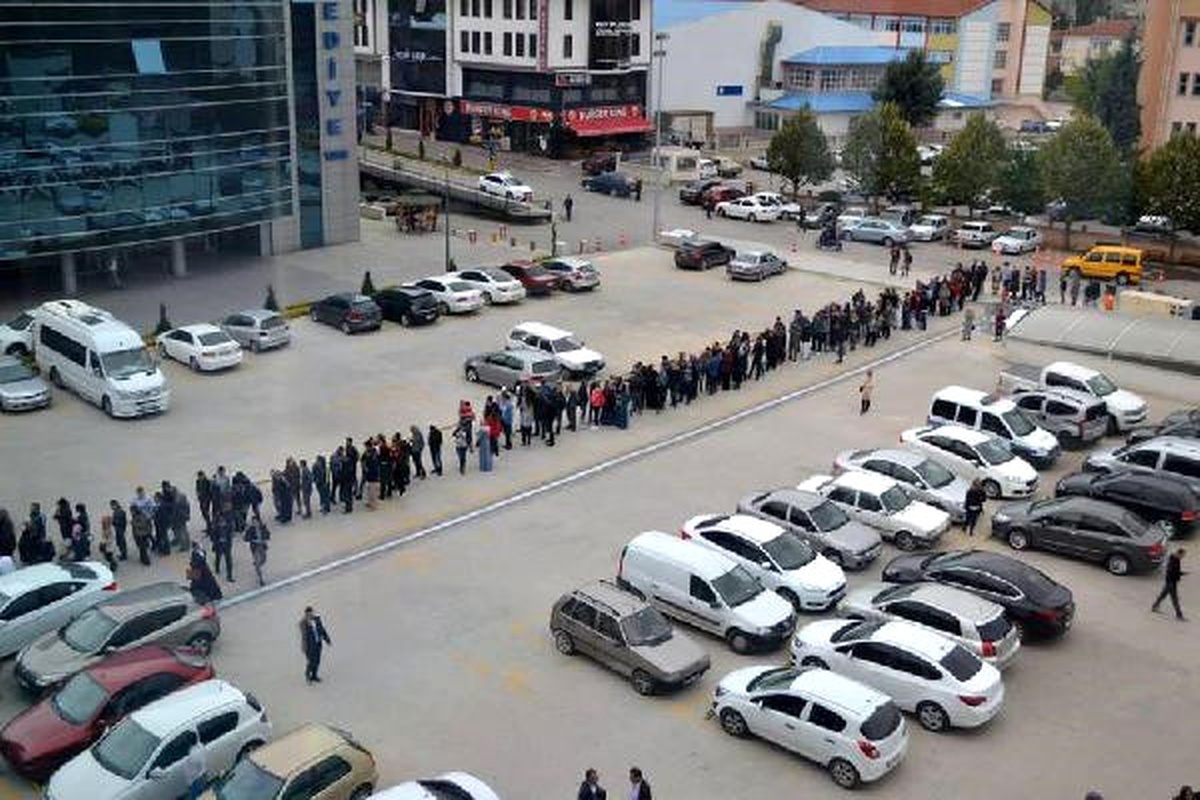 Teknoloji Mağazası Açılışında İndirim İzdihamı