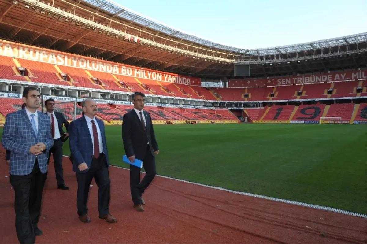 Vali Çakacak, Milli Maçın Oynanacağı Stadyumu İnceledi