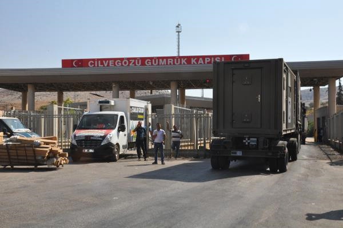 Askeri Araçlar Cilvegözü Gümrük Kapısı\'ndan Geçirildi