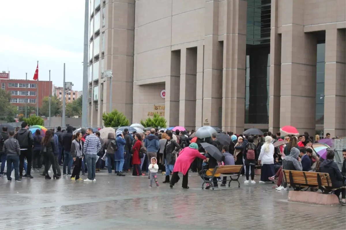 Çağlayan\'daki İstanbul Adalet Sarayı Önünde "Zabıt Katipliği" Yoğunluğu