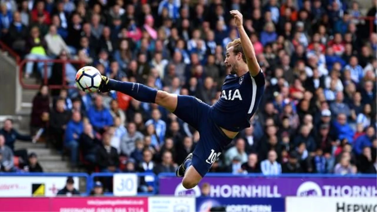 Harry Kane Bir Şeyler Deniyor: Tottenham, Huddersfield\'ta Farklı Kazandı