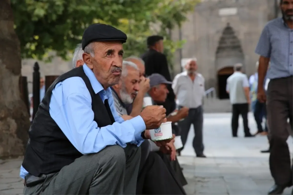 Melikgazi Belediyesinden 6 Bin Kişilik Aşure İkramı