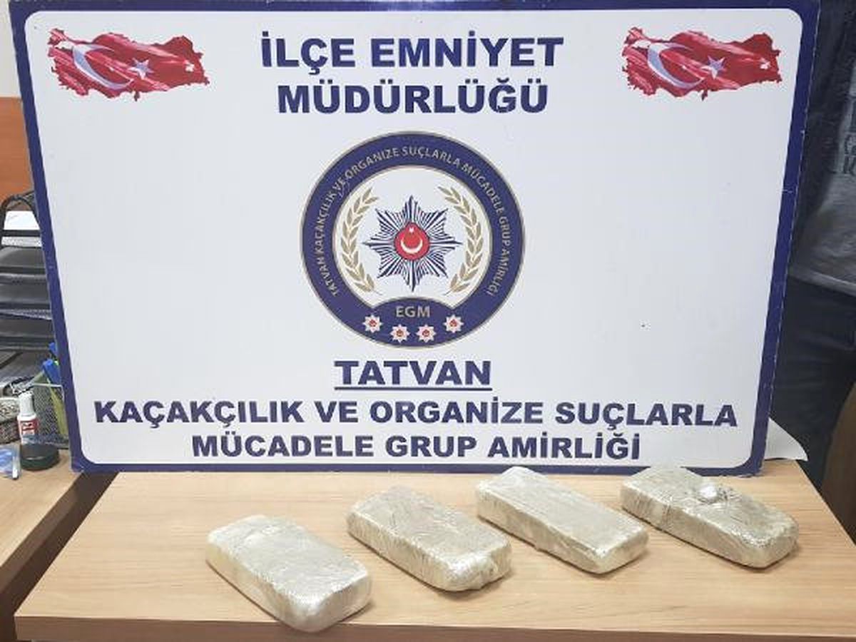 Otomobilde 2 Kilo 145 Gram Eroin Bulundu