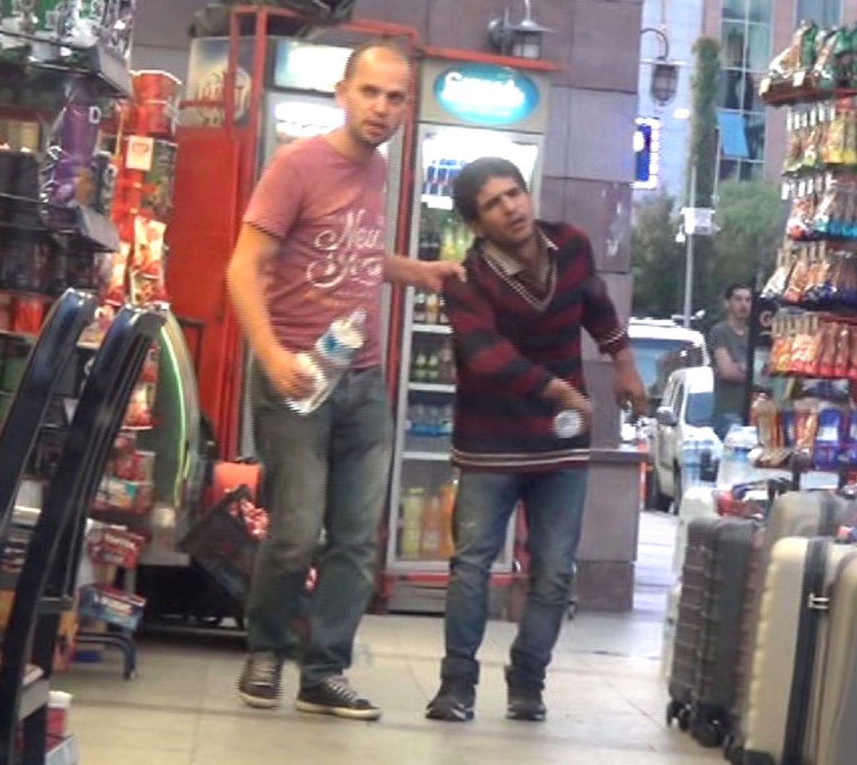 İstanbul\'un Göbeğinde Yürek Burkan Bonzai Krizleri Kamerada