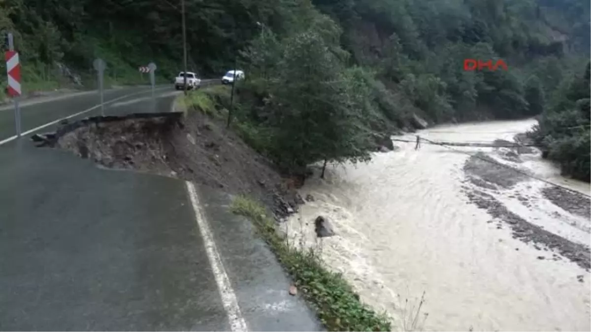 Rize\'de Sel ve Heyelanın Ardından 3 Gün Sonra Ulaşılan Köy Yerle Bir Olmuş!