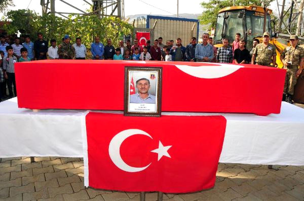 Şemdinli\'de Şehit Olan Güvenlik Korucusu Toprağa Verildi