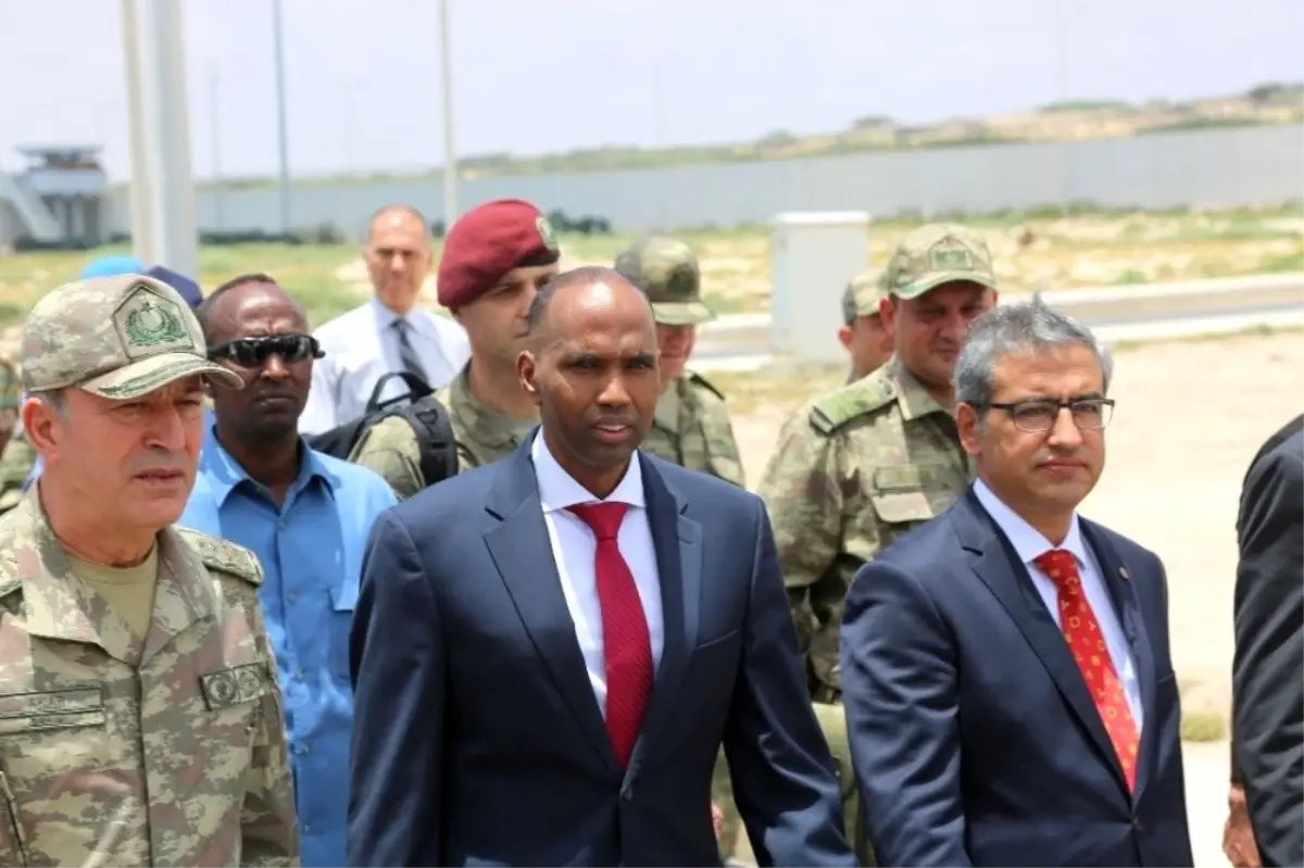 Somalili Askerlerin Türkçe Şarkısıyla, Mogadişu\'da Askeri Üs Açıldı